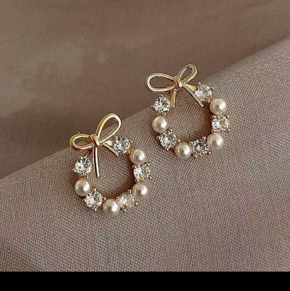 Bowknot Garland Earrings - Picture 3 of 5